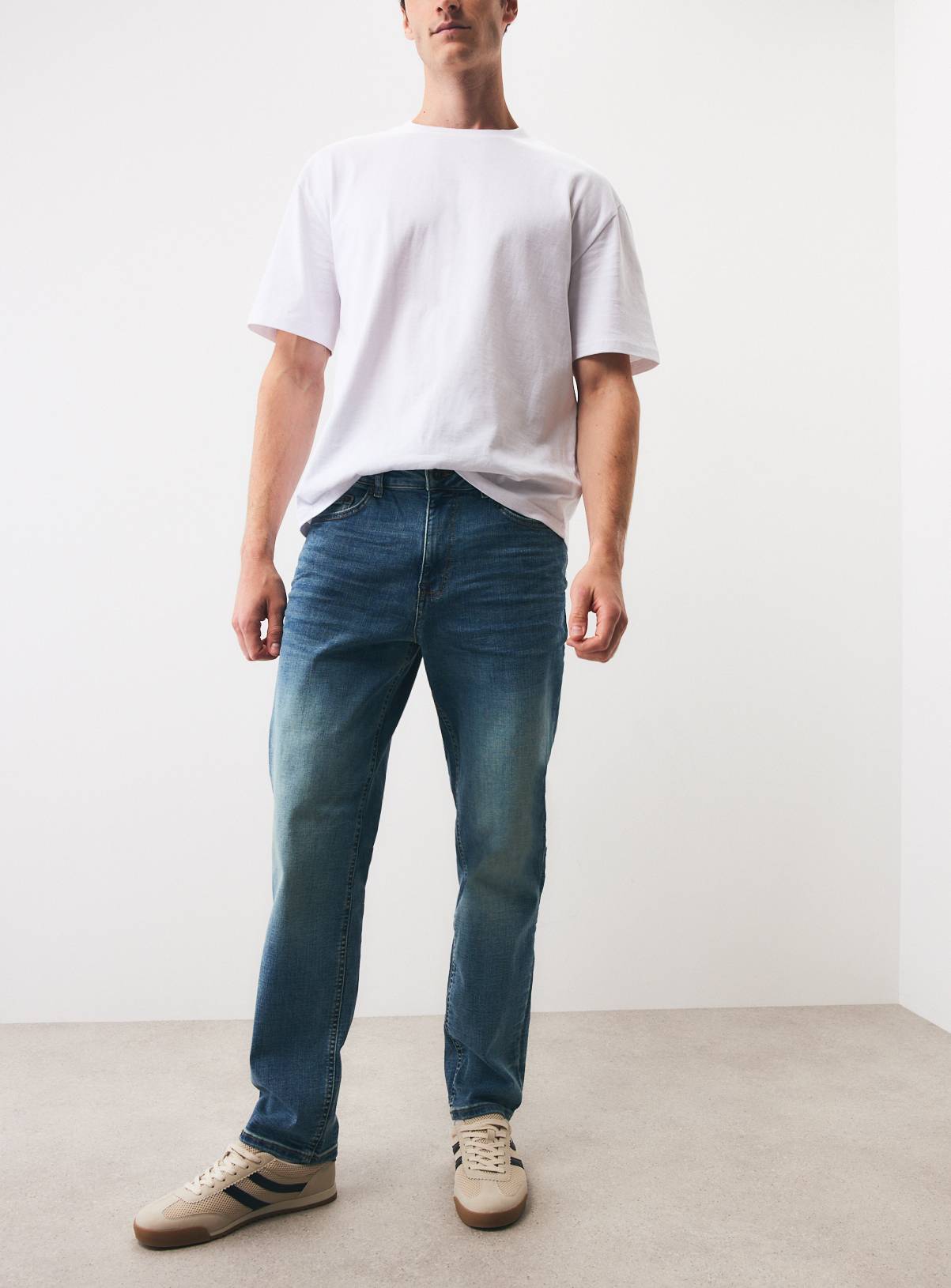 Blue Vintage Wash Slim Fit Jeans 34L - Image 1